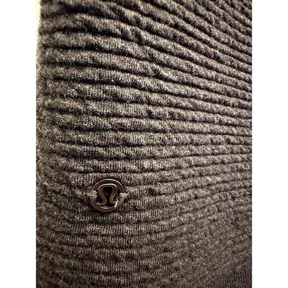 LuluLemon Oversized Cozy Gray Turtleneck Size M/L - Picture 4 of 6